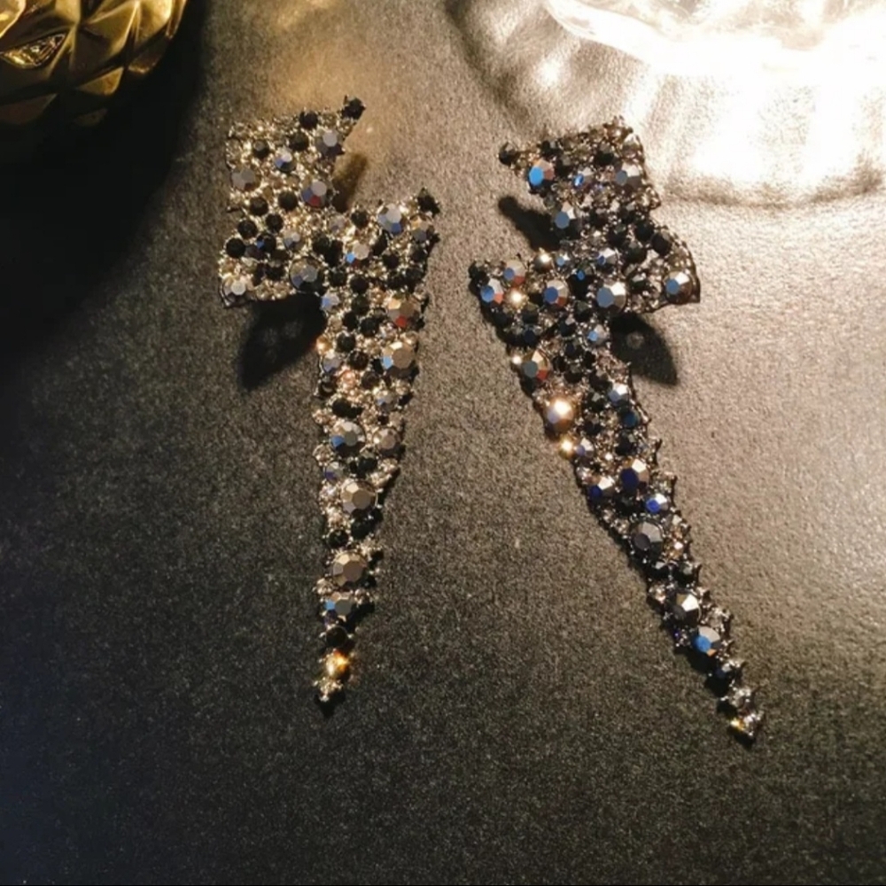 Earing - Picture 3 of 3